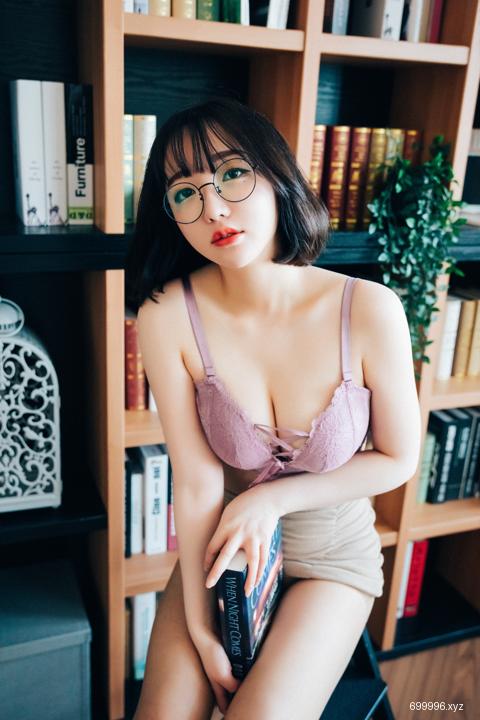 Son Ye-Eun - Librarian Girl